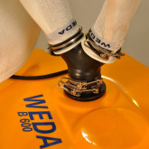 Odkurzacz do basenów publicznych WEDA B600 czyści dno i ściany