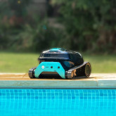 Bezprzewodowy automatyczny odkurzacz do basenu DOLPHIN LIBERTY 300 czyści dno, ściany i linię wody