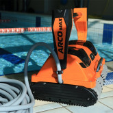 Vacuum cleaner for public pool with ZODIAC ARCO MAX app for bottom, walls and water line