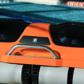 Vacuum cleaner for public pool with ZODIAC ARCO MAX app for bottom, walls and water line