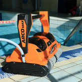 Vacuum cleaner for public pool with ZODIAC ARCO MAX app for bottom, walls and water line