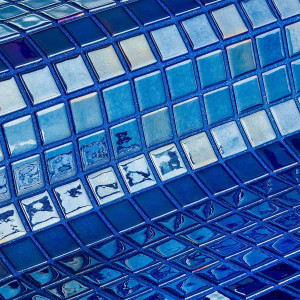 Pool glass mosaic Metal series, colour AZURITA EZARRI