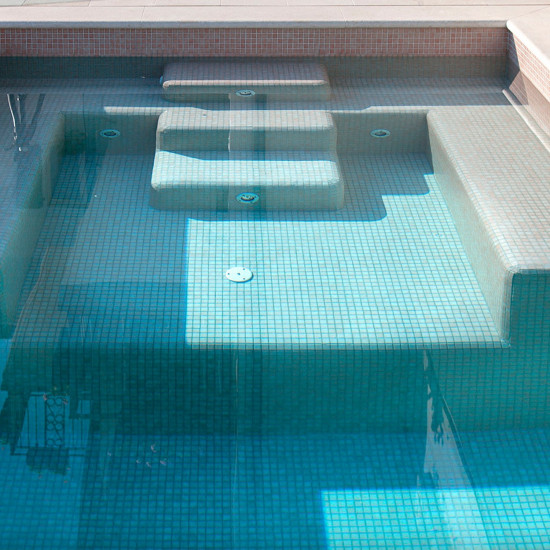 Glass pool mosaic, Niebla series, colour 2523-B EZARRI