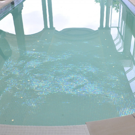 Glass pool mosaic Anti series, colour PERLA EZARRI